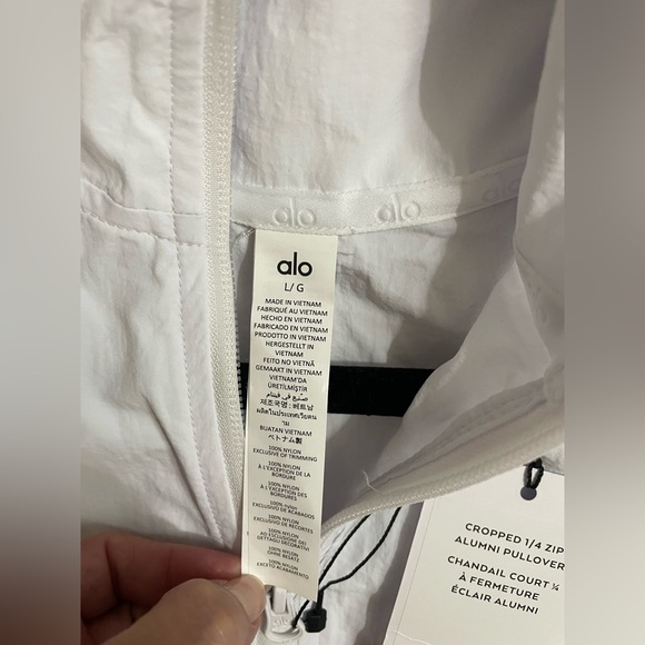 Alo Yoga NWT Cropped 1/4 Zip Alumni Pullover Lightweight Jacket in White Size L - Picture 9 of 12